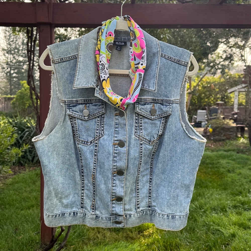 🩷 A.N.A. - ADORABLE Lt. Wash Crop Denim Vest! 99% Cotton + 1% Spandex; Sz. XL - Picture 3 of 10
